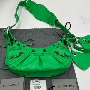 Balenciaga Le Cahill  Shoulder Bagin vivid green . NWT